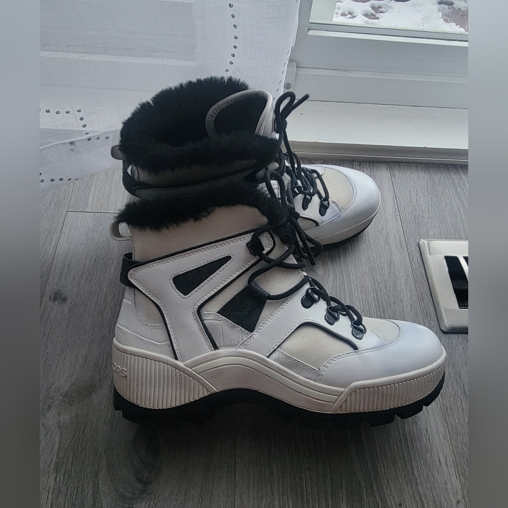 Michael Kors Winter Boots Size 8 - Picture 2 of 9